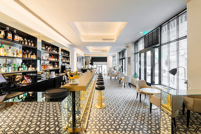 R. de Avis 10, 4050-075 Porto