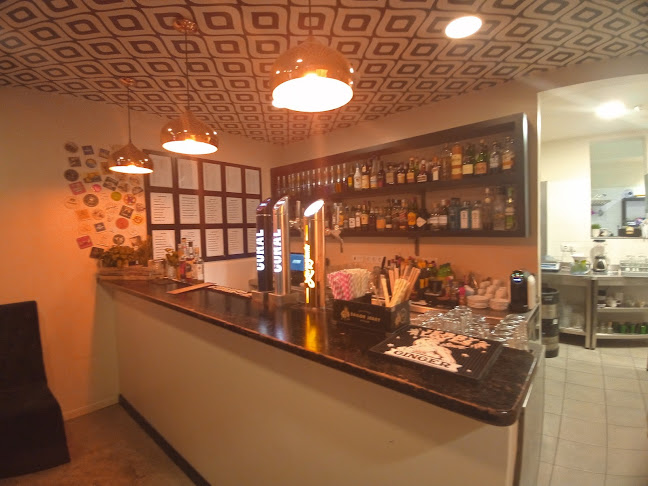 Revolucion Cocktail Bar - Gastronomia e hotelaria