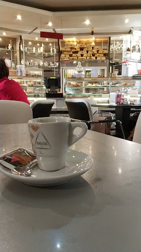 Cristal 98-pastelaria E Pão Quente Lda - Gastronomia e hotelaria