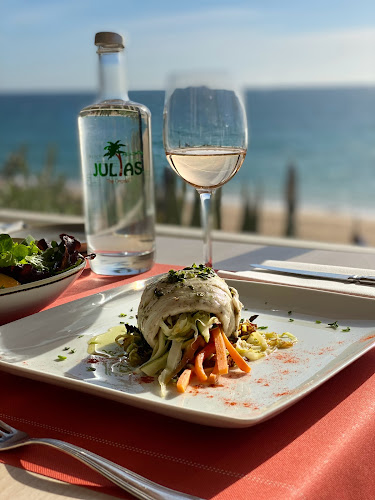 Opinii despre Julia’s restaurant,beach bar & lounge în Almancil - Gastronomia e hotelaria