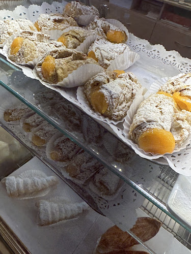 Cristal 98-pastelaria E Pão Quente Lda