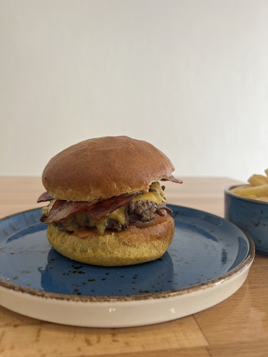 Opinii despre Burguês Carvoeiro în Carvoeiro - Gastronomia e hotelaria