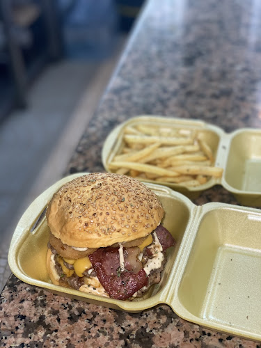Golden Burger Lisboa - Gastronomia e hotelaria