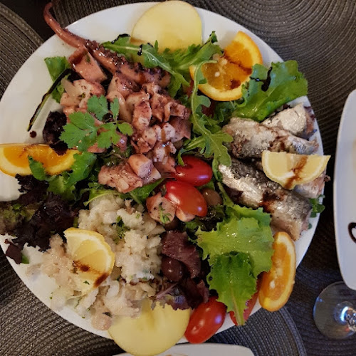 Av. de Fernão de Magalhães 210, 4300-188 Porto