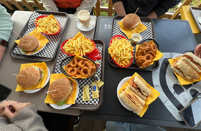 Sunset Steve's Bar (Piscinas Naturais) - Gastronomia e hotelaria