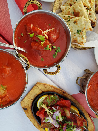 New Delhi Indian Tandoor Restaurant - Gastronomia e hotelaria