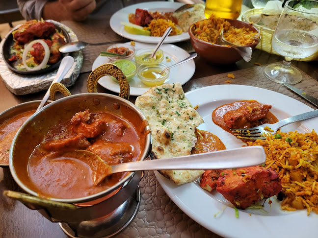 New Delhi Indian Tandoor Restaurant - Gastronomia e hotelaria