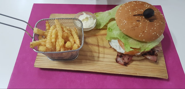 Av. Gago Coutinho 17P, 7050-198 Montemor-o-Novo