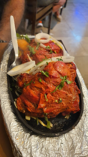New Delhi Indian Tandoor Restaurant - Gastronomia e hotelaria