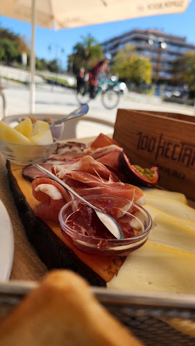 Av. Zeferino de Oliveira 85, 4560-494 Penafiel