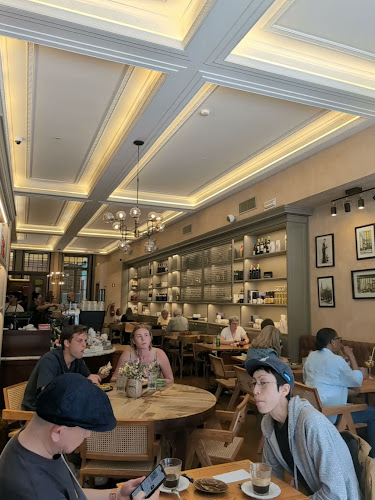 R. das Flores 180, 4050-266 Porto