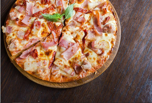 https://www.facebook.com/ilcaporistorante