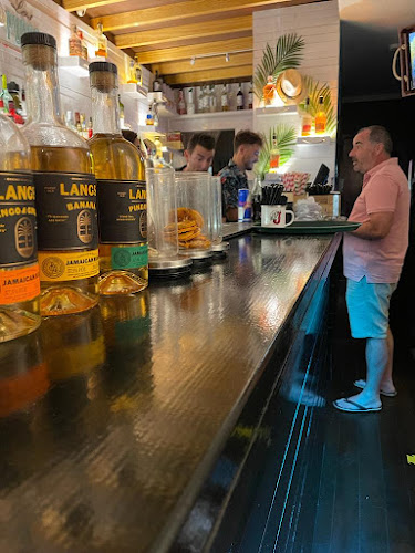 Opinii despre Los Puros Cuban Bar în Alvor - Gastronomia e hotelaria