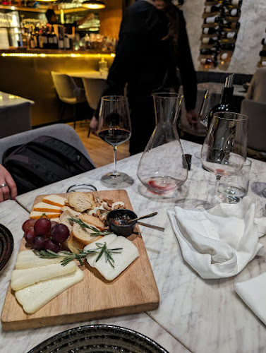 ALIBI by YoursPorto - Gastronomia e hotelaria