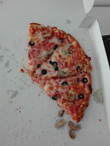 https://www.facebook.com/PizzaOuressa/