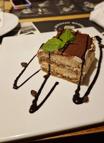 Av. Gen. Norton de Matos 35, 4450-191 Matosinhos