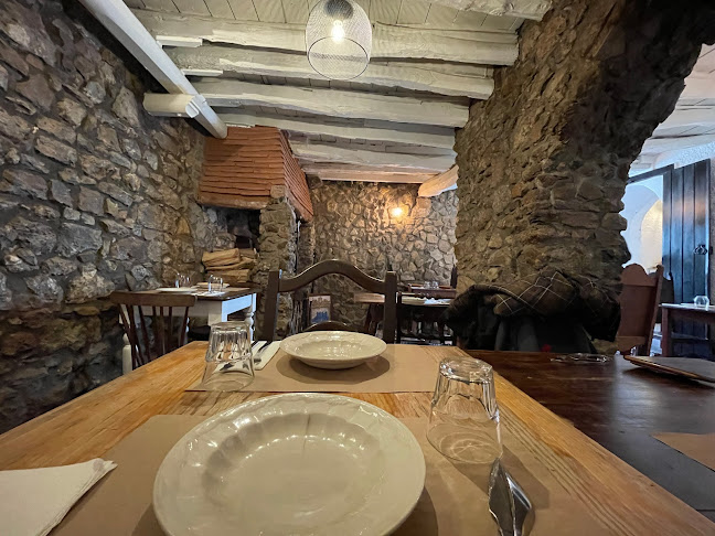 Dona Maria, Largo do chafariz, R. da Biquinha, 2510-046 Óbidos