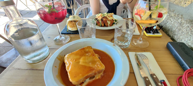 Cais da Ribeira 24, 4050-509 Porto