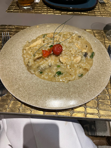 Comentarii opinii despre Tiles Restaurant