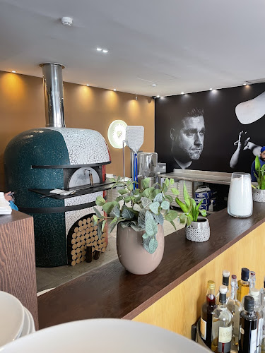 Av. Gen. Norton de Matos 35, 4450-191 Matosinhos