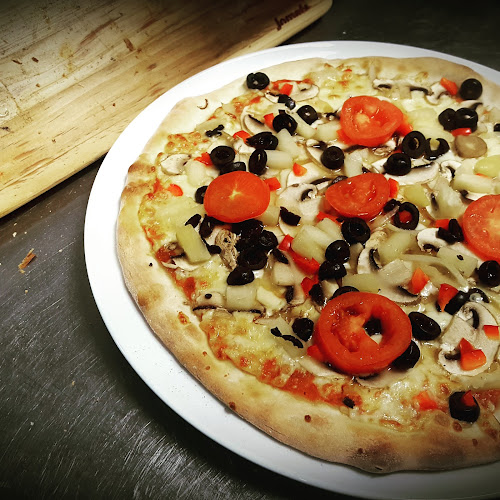 Opinii despre Pizzaria Central de Tires în São Domingos de Rana - Gastronomia e hotelaria