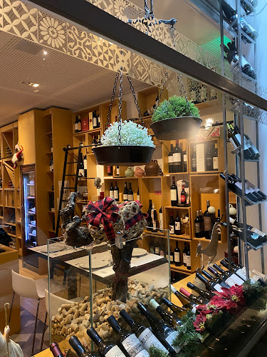 https://www.tripadvisor.pt/Restaurant_Review-g189106-d13478371-Reviews-Dona_Laura-Evora_Evora_District_Alentejo.html