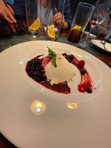 R. Pinheiro Chagas 48A, 1050-179 Lisboa