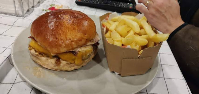 HAMBURGUERIA Authentic Burger - Gastronomia e hotelaria