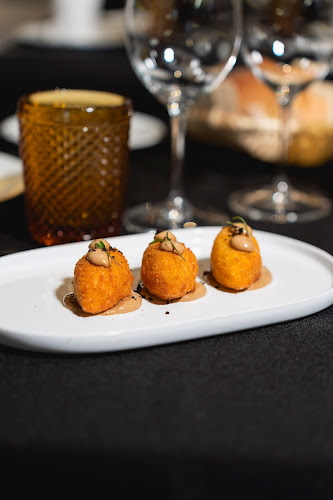 FAMA by Luís Lavrador