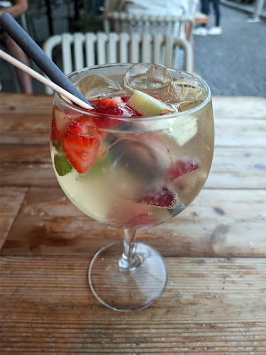 Cais da Ribeira 24, 4050-509 Porto