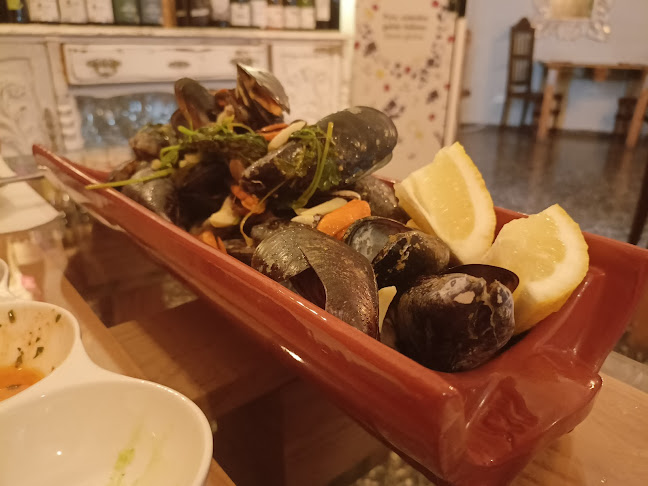 Cais Wine&Tapas Bar - Gastronomia e hotelaria
