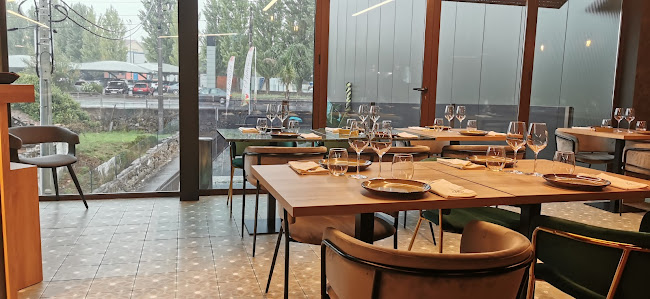 R. Pereiras 19, 4805-534 Sande (São Martinho)