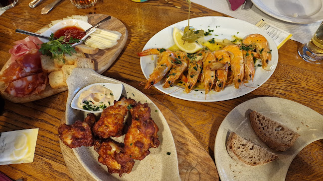 Cais Wine&Tapas Bar - Gastronomia e hotelaria