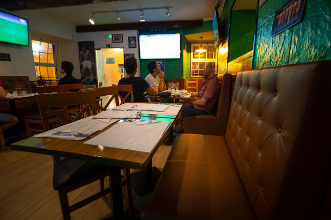 Cheers Sports Bar & Restaurant - Gastronomia e hotelaria