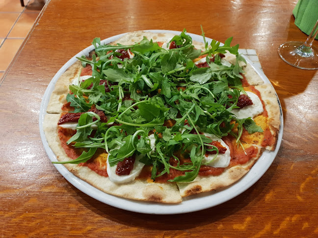 R. Bartolomeu Dias 1 / 3, 2775-551 Carcavelos