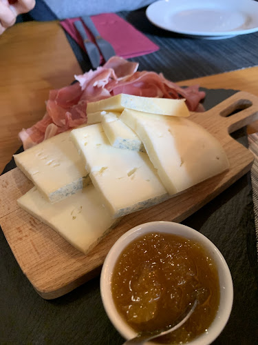 R. Sacadura Cabral 41 2, 6270-108 Loriga