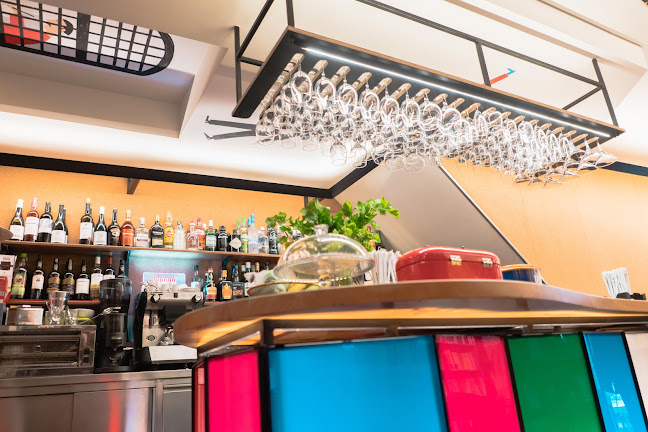 Menina e Moça Porto