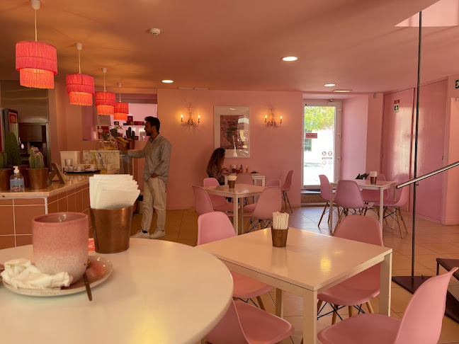 Hello Miss Frida - Marinha Grande