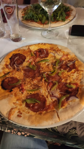 Comentarii opinii despre First Bar