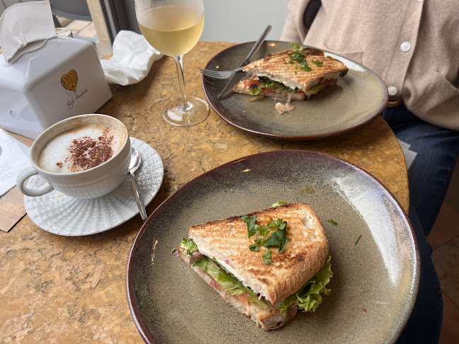 Av. Dr. Miguel Bombarda 6, 2710-590 Sintra