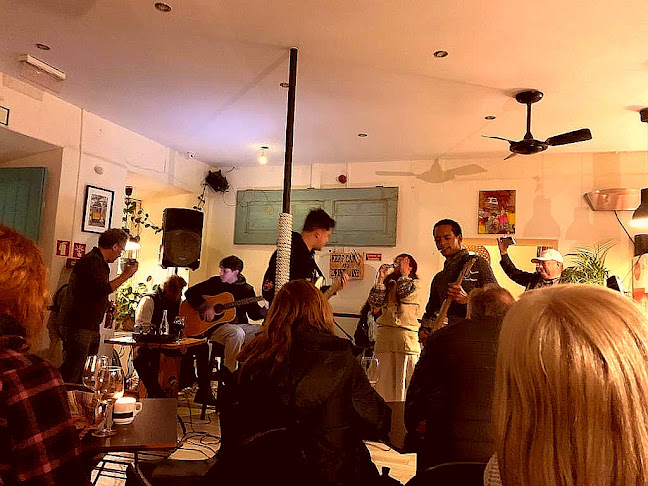 Comments and reviews of Távila Café
