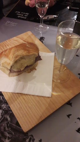 Praça dos Poveiros 122, 4000-393 Porto