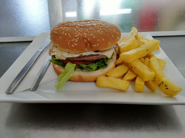 Av. Movimento das Forças Armadas 20A, 2825-370 Costa da Caparica