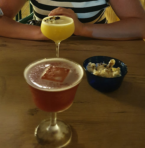 Metro e Meio restaurante cocktail bar - Gastronomia e hotelaria