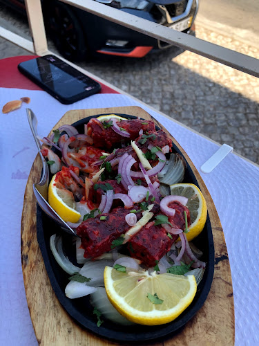 New Delhi Indian Tandoor Restaurant - Gastronomia e hotelaria