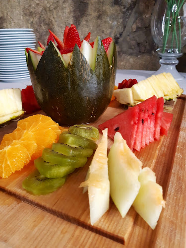 https://www.facebook.com/feiravelharestaurante