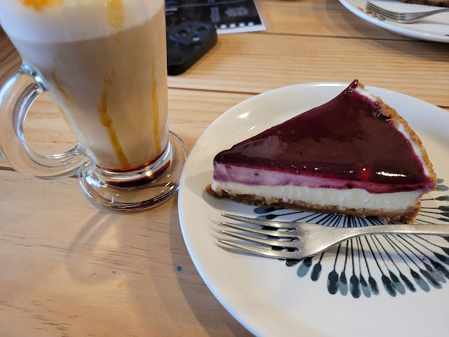 https://instagram.com/corettocafetortaria?utm_source=qr&igshid=MzNlNGNkZWQ4Mg%3D%3D