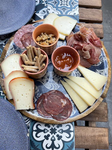 N° 28 - 30, Rua dos Caldeireiros, 4050-137 Porto