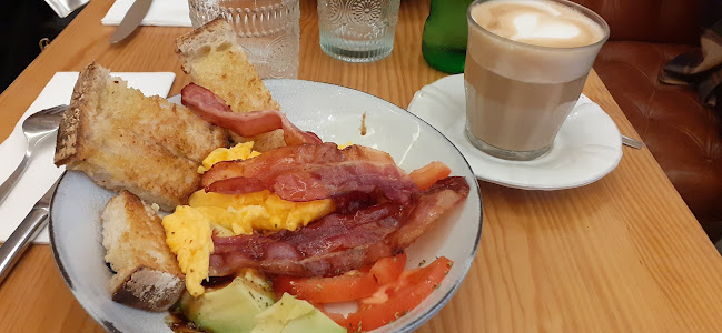 Mercador Café & Brunch