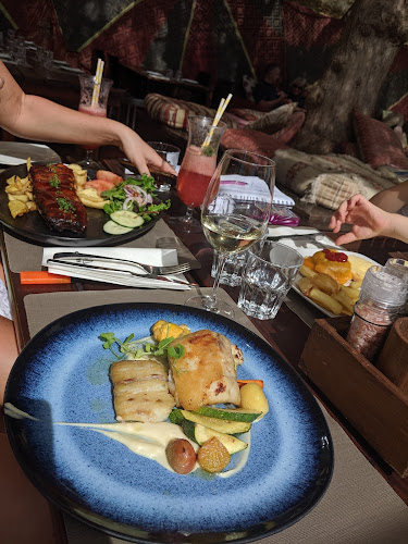 Comments and reviews of Club Nau